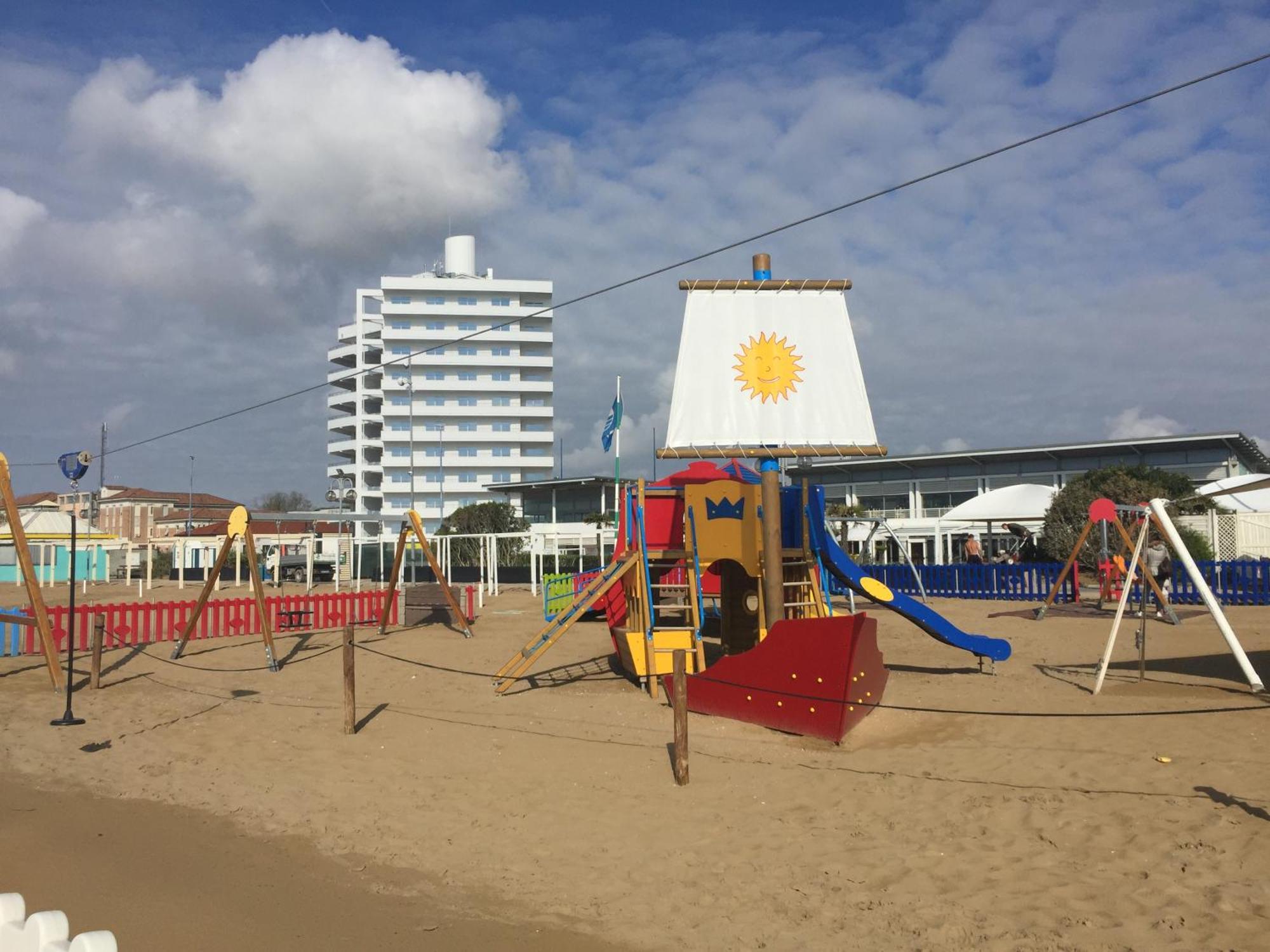 Beach Palace With Small Swimming Pool, Private Beach, Parking 利多迪迪耶索洛 外观 照片